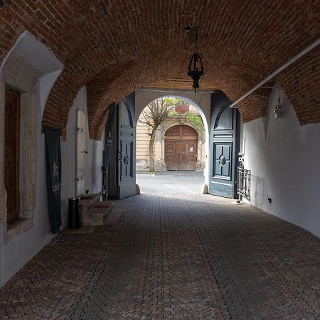Magister Seven Bed & Breakfast Sibiu Bagian luar foto