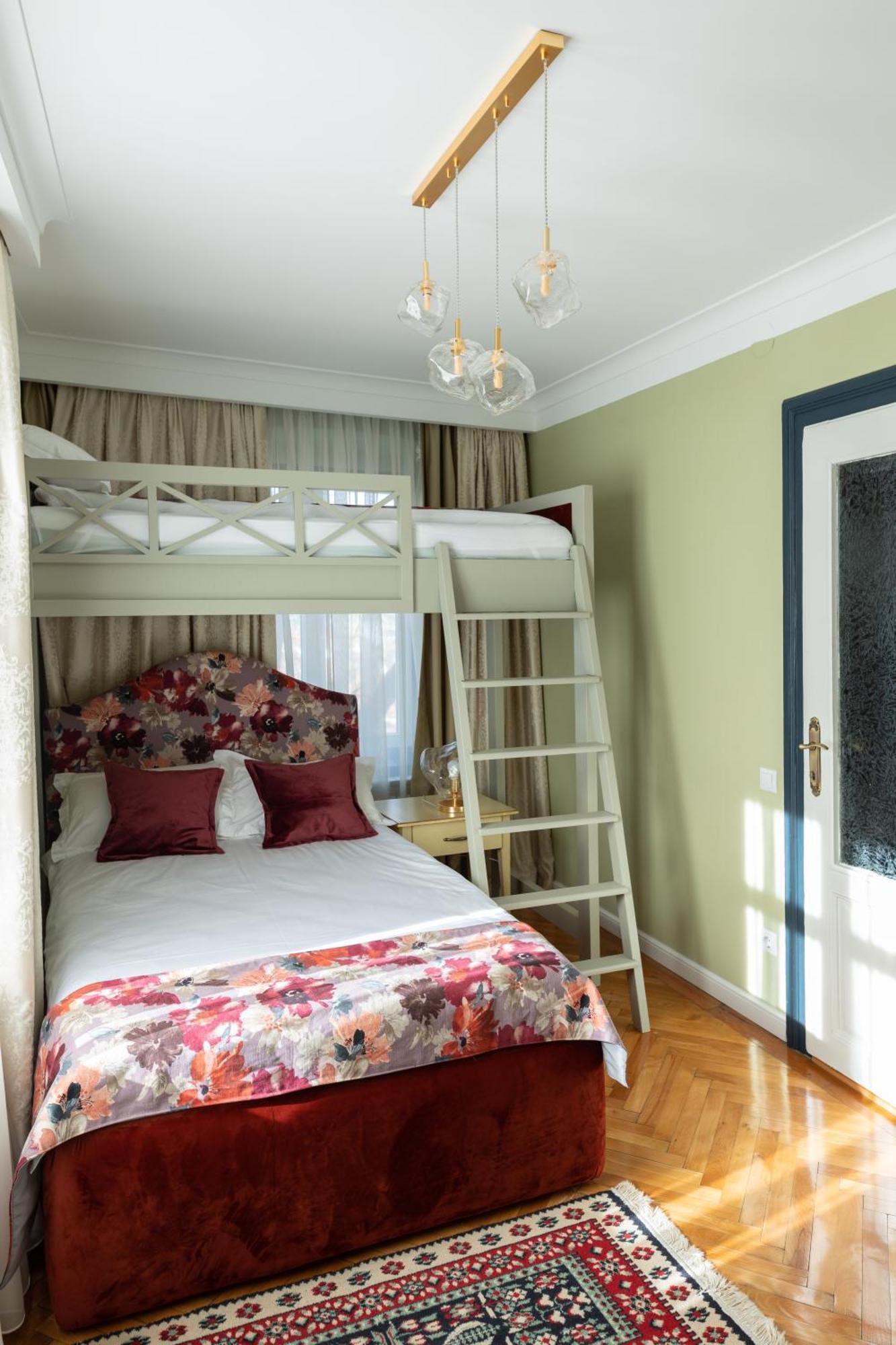 Magister Seven Bed & Breakfast Sibiu Bagian luar foto