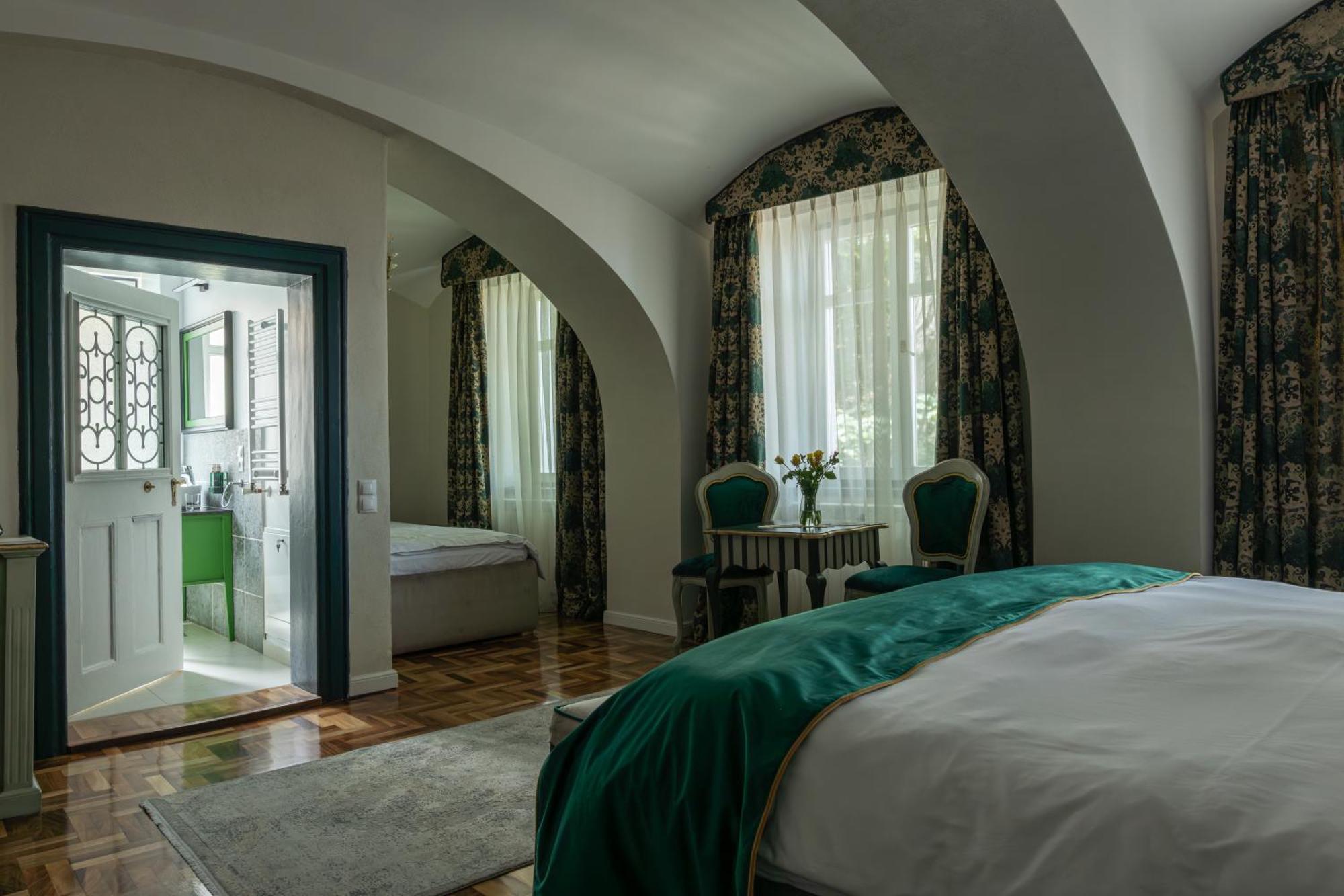 Magister Seven Bed & Breakfast Sibiu Bagian luar foto