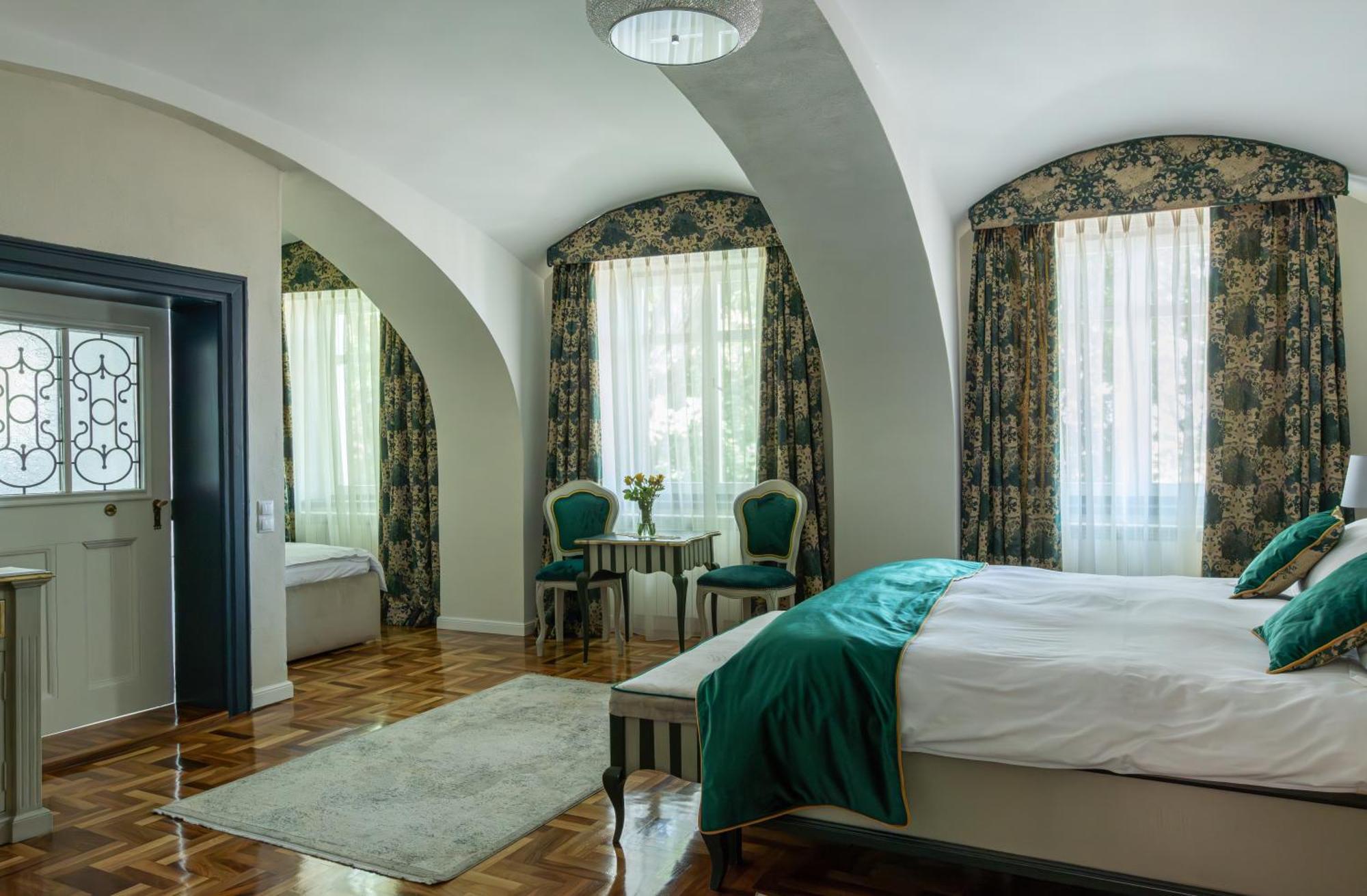 Magister Seven Bed & Breakfast Sibiu Bagian luar foto