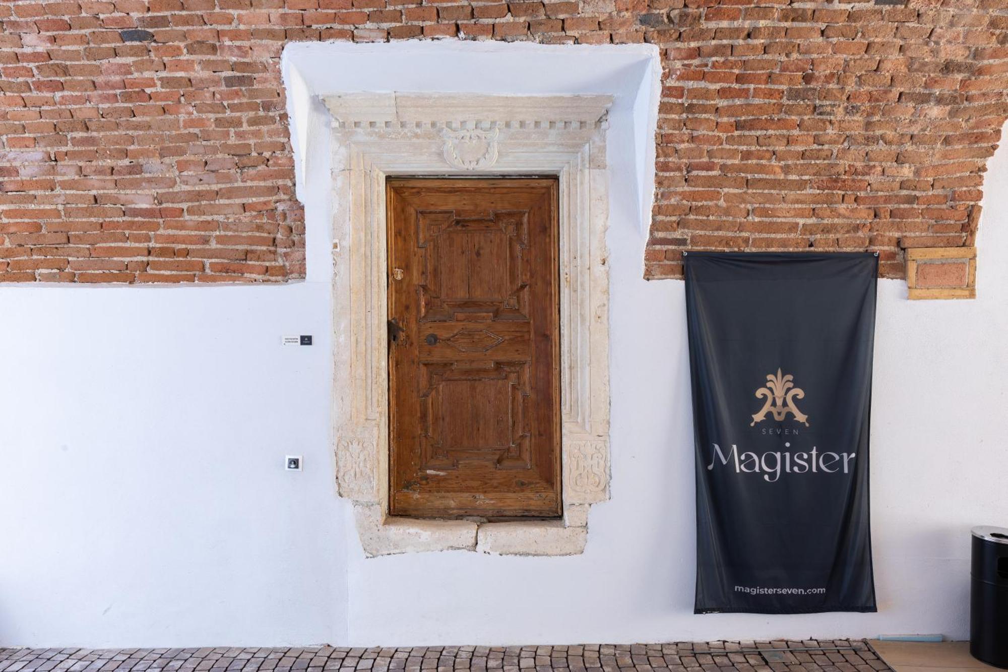 Magister Seven Bed & Breakfast Sibiu Bagian luar foto