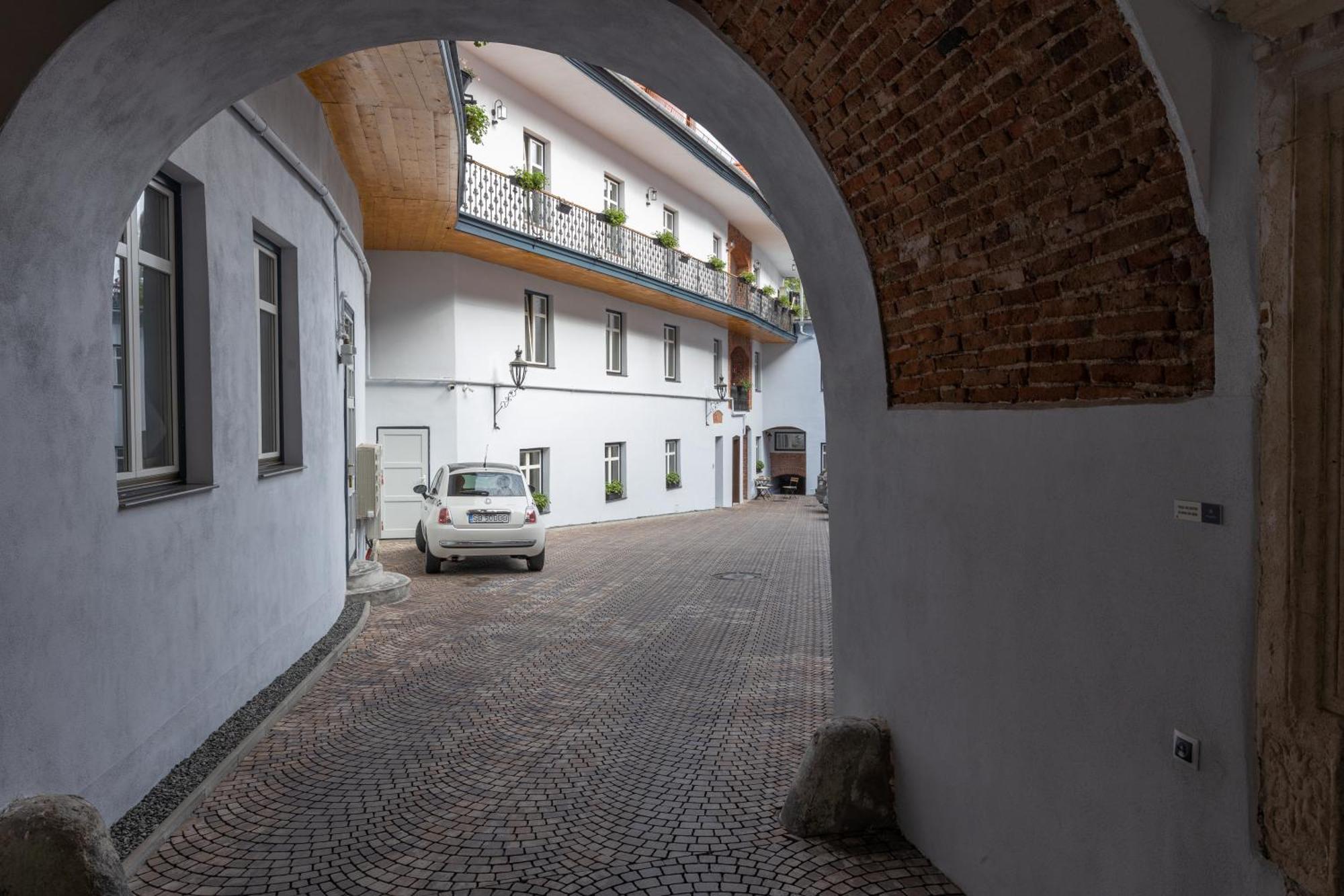 Magister Seven Bed & Breakfast Sibiu Bagian luar foto