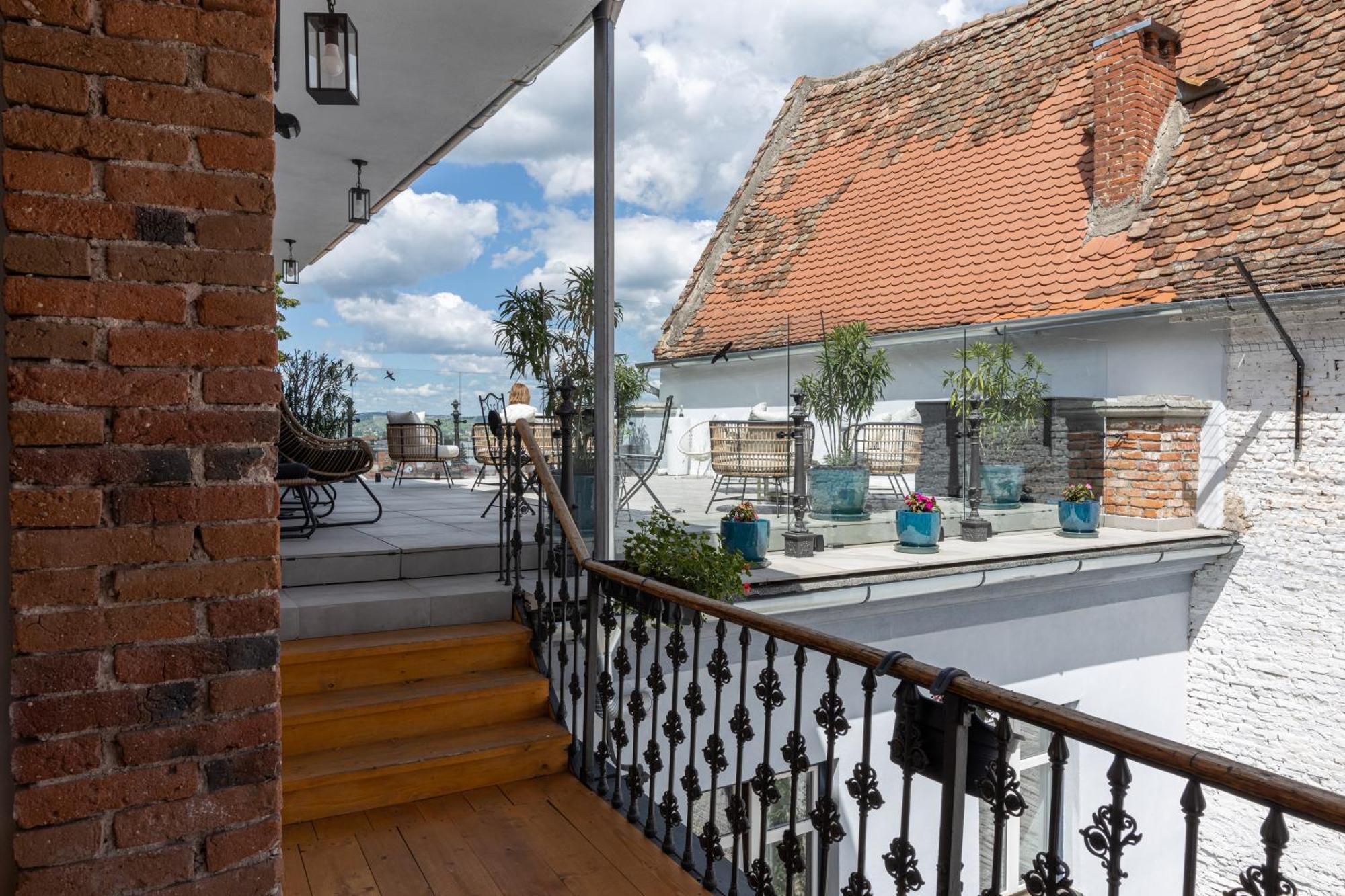 Magister Seven Bed & Breakfast Sibiu Bagian luar foto