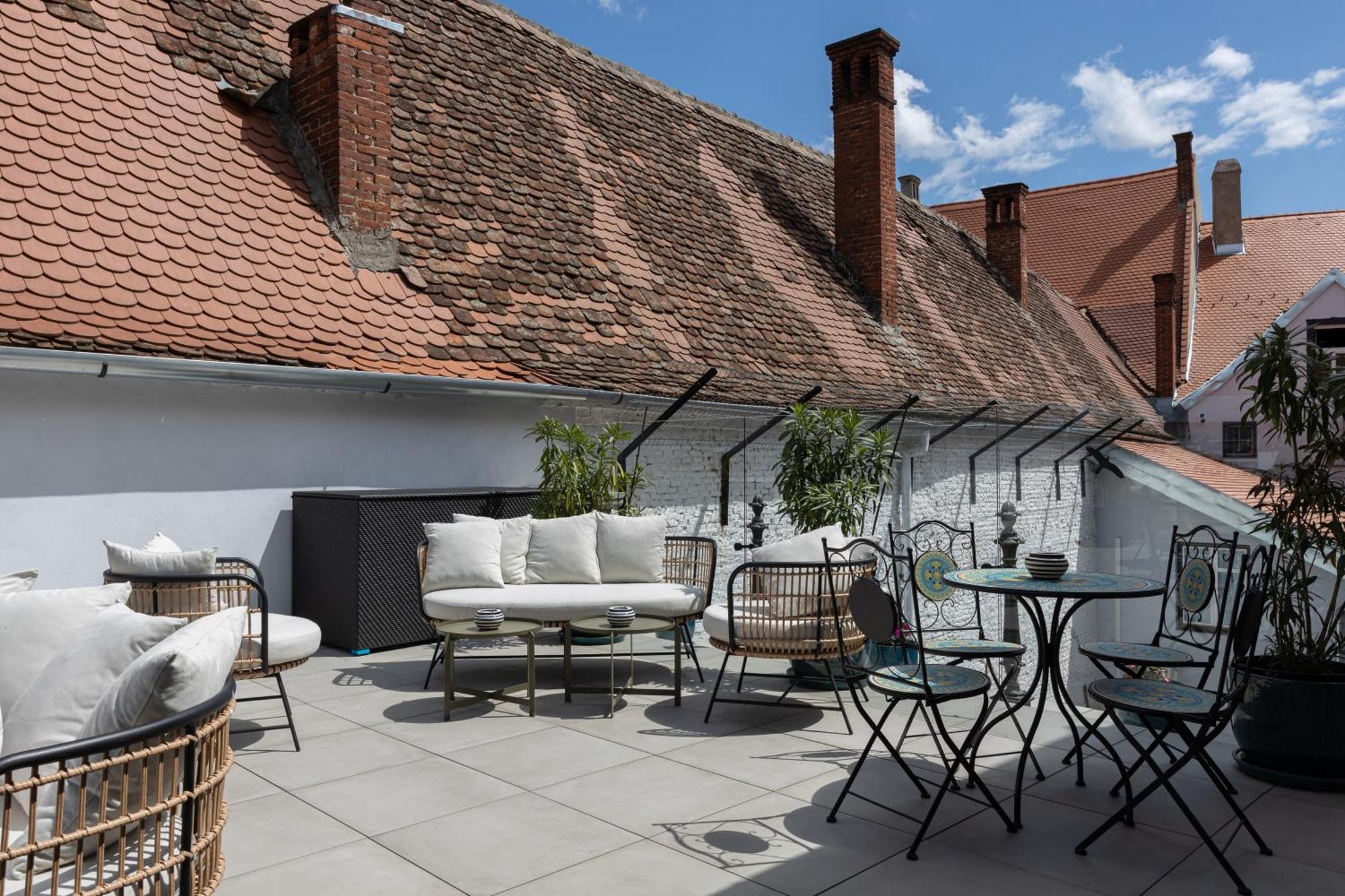Magister Seven Bed & Breakfast Sibiu Bagian luar foto