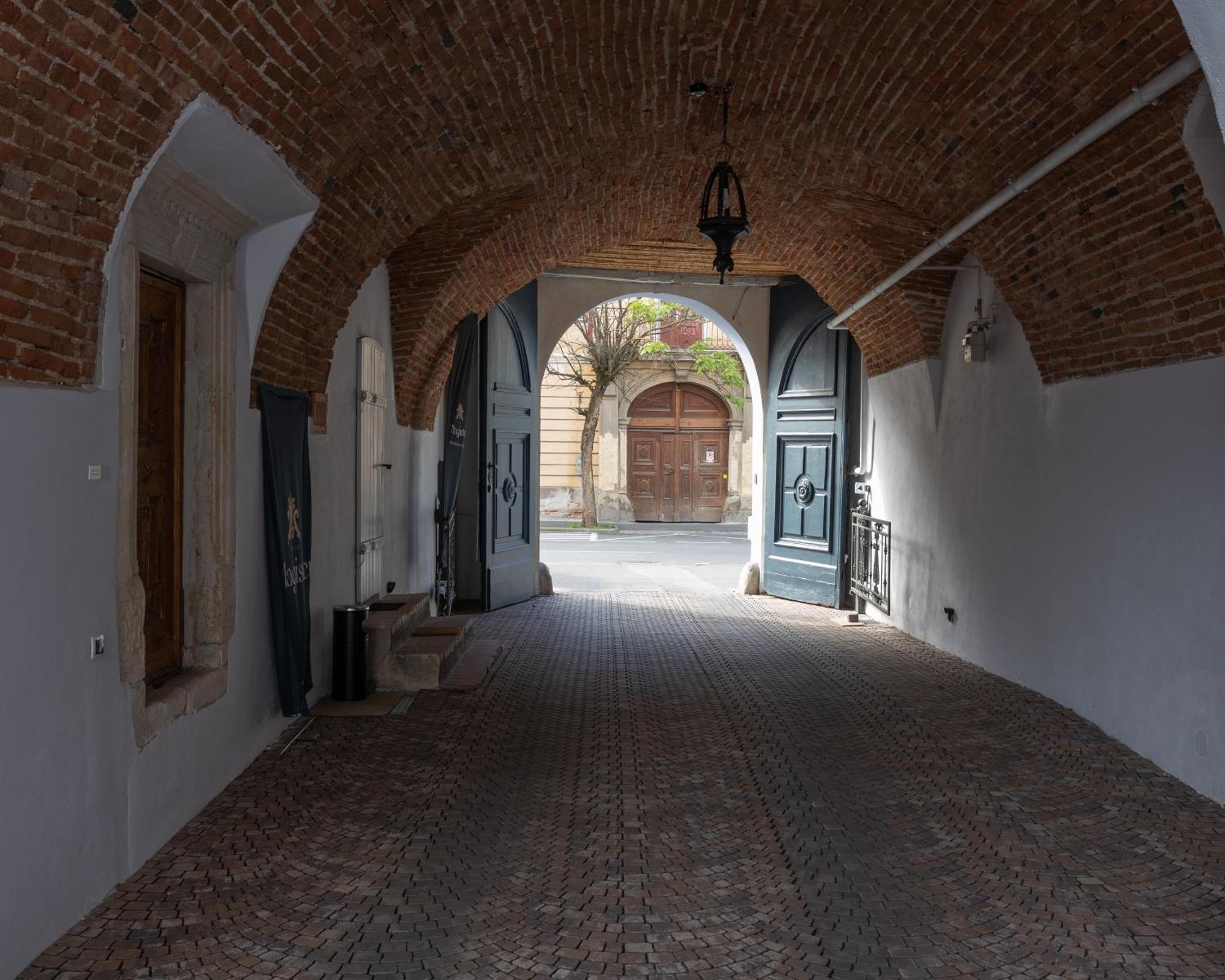 Magister Seven Bed & Breakfast Sibiu Bagian luar foto