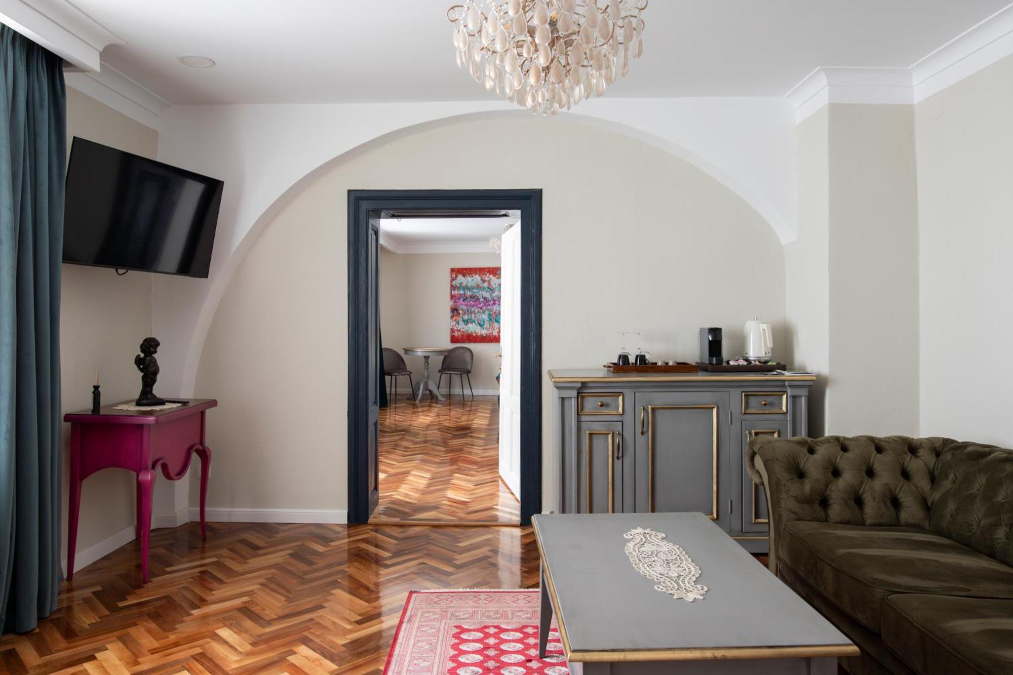 Magister Seven Bed & Breakfast Sibiu Bagian luar foto