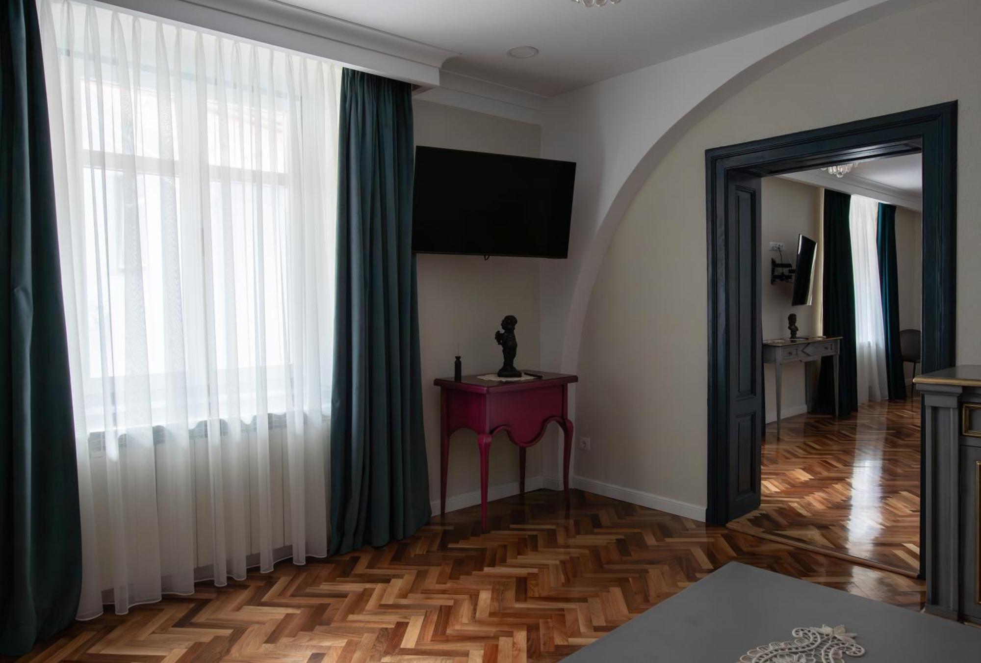 Magister Seven Bed & Breakfast Sibiu Bagian luar foto