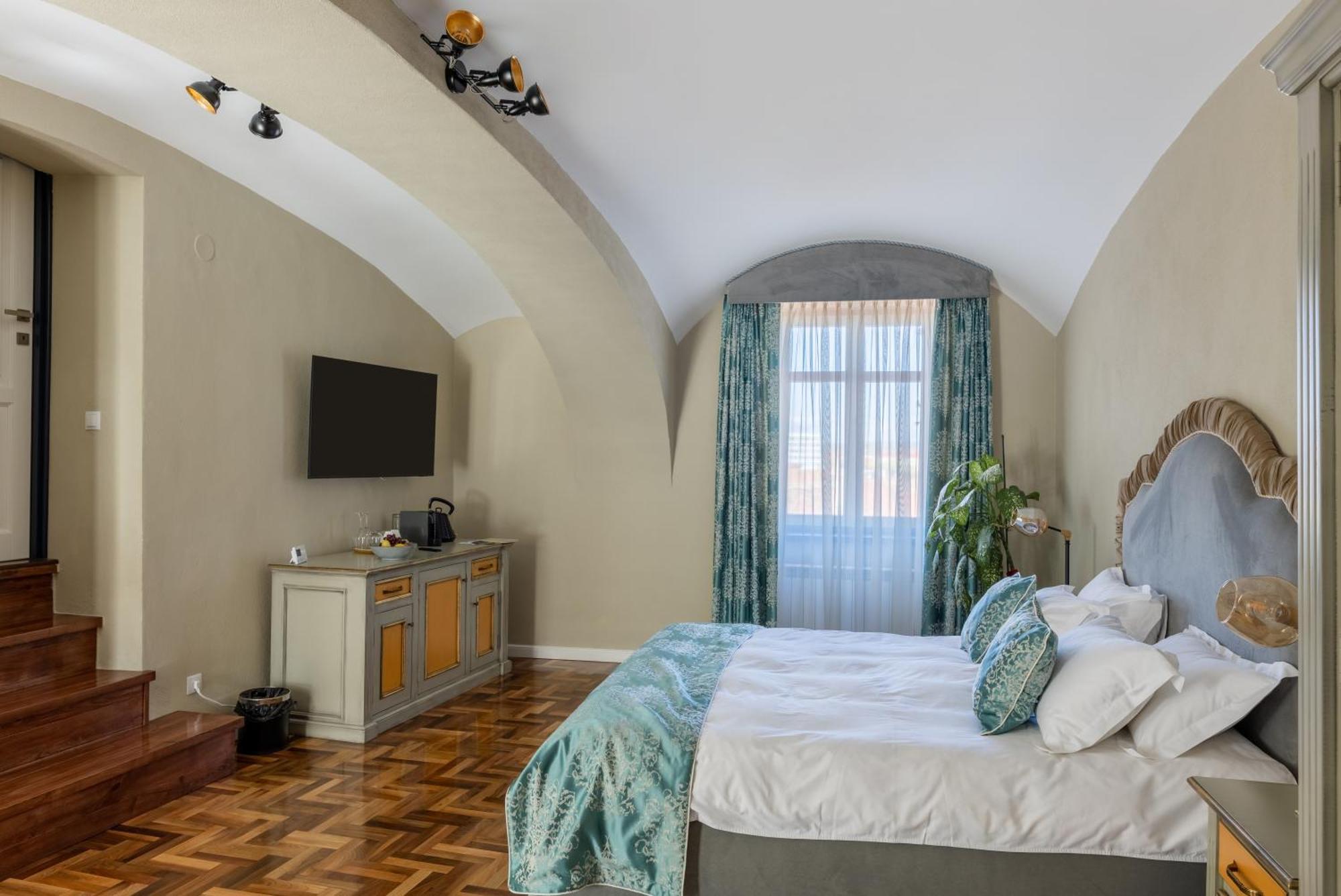 Magister Seven Bed & Breakfast Sibiu Bagian luar foto