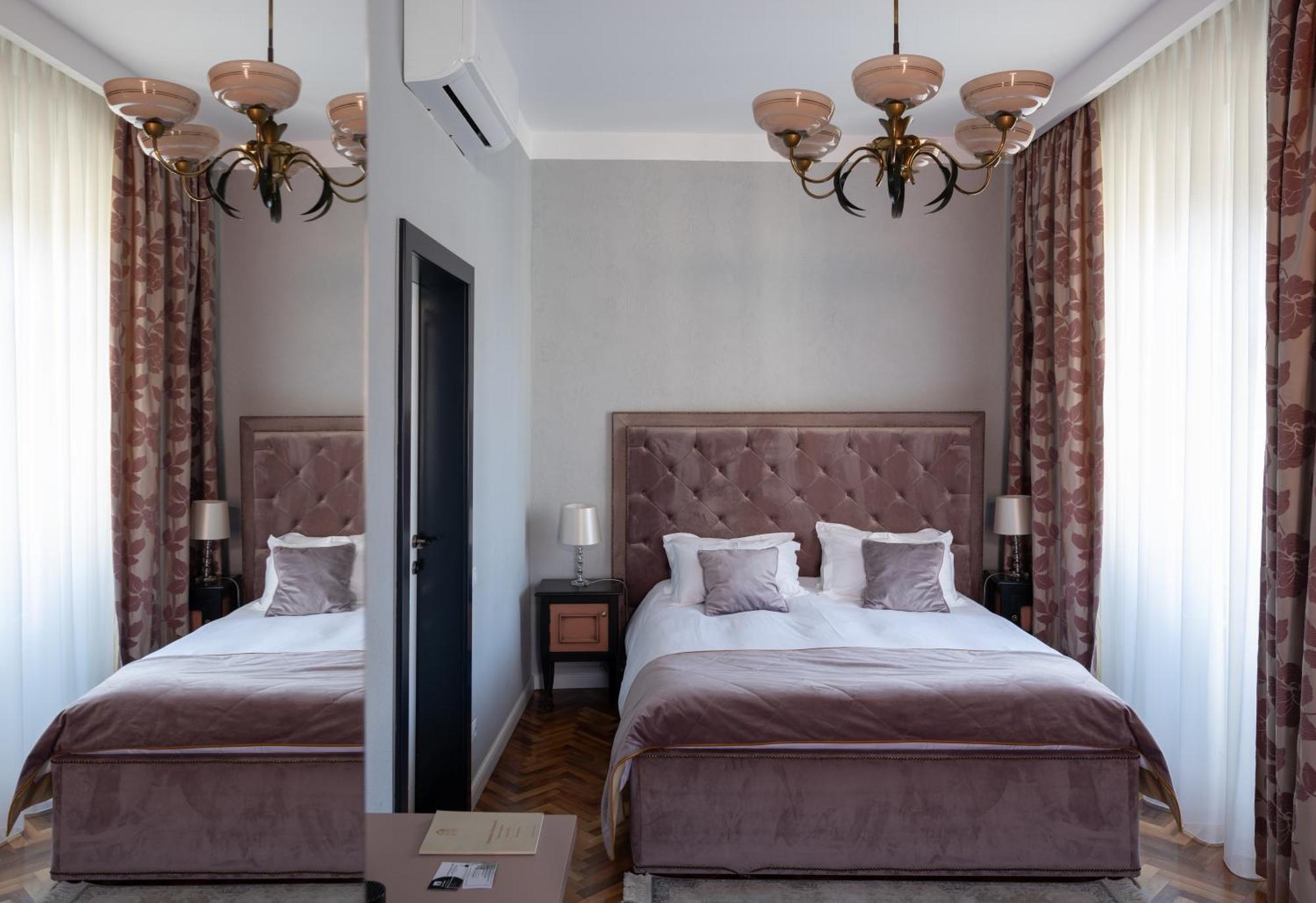Magister Seven Bed & Breakfast Sibiu Bagian luar foto
