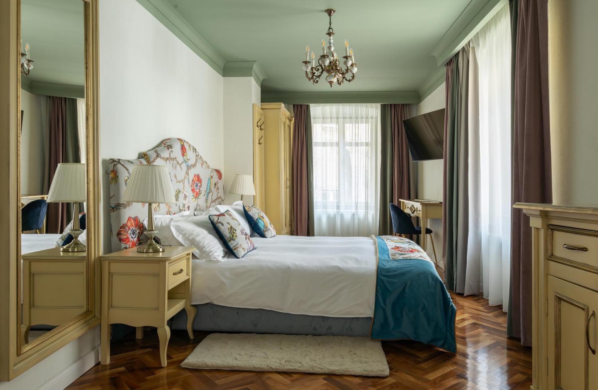 Magister Seven Bed & Breakfast Sibiu Bagian luar foto